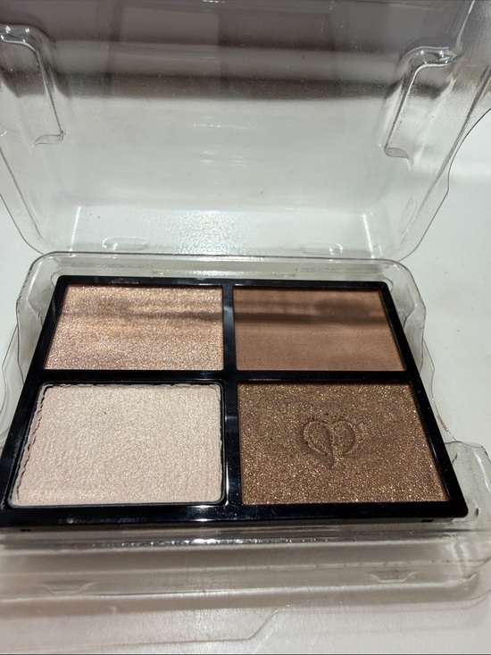cle de peau Other - Cle de Peau (2) Beach Pebbles
